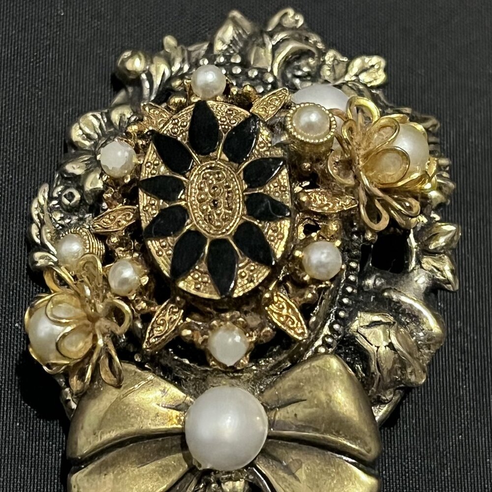 RARE Beautiful Lumo Brooch Pin